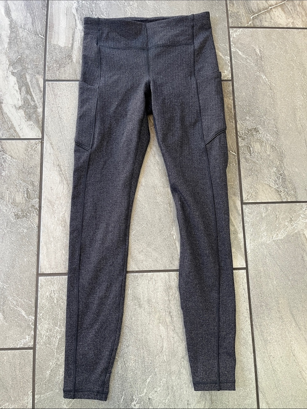 🖤 Lululemon Speed Up Tight 28" Size 6 Variegated Herringbone Black White